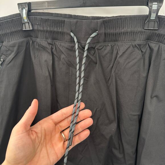 ATHLETA NWT Trekkie Skort in Black // 24 - Picture 4 of 14